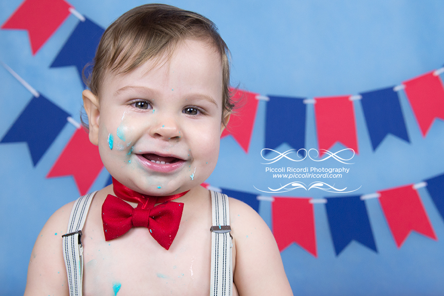 Bambino con torta di compleanno - Cake Smash Milano