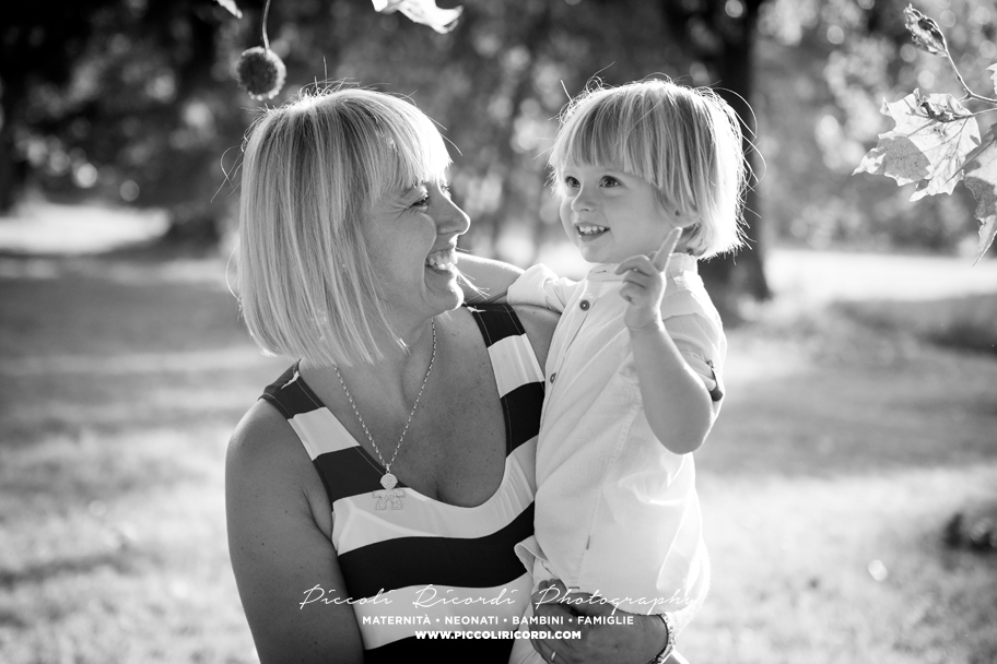 Foto di Famiglia | Mamma e Bambino al Parco | Foto di famiglia romantiche