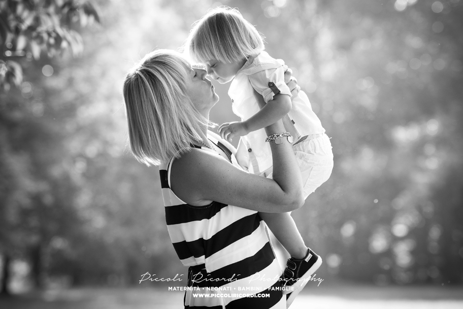 Foto di Famiglia | Mamma e Bambino al Parco | Foto di famiglia romantiche
