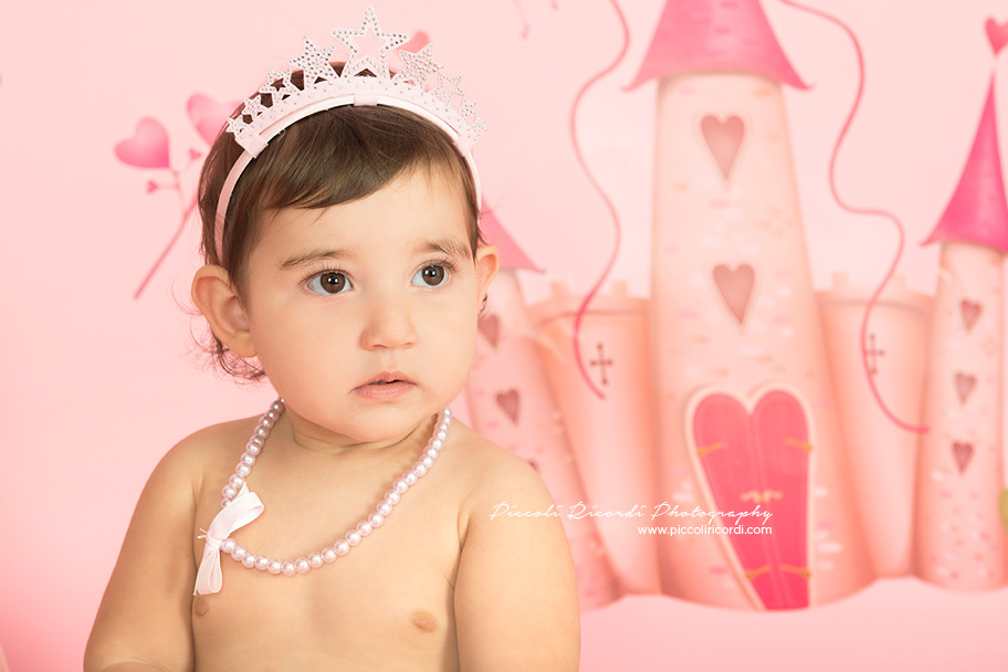Bambina con torta | primo compleanno a tema principessa | Smash Cake
