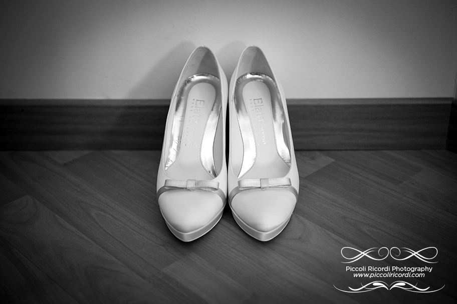 fotografo matrimonio milano pavia rozzano | scarpe sposa